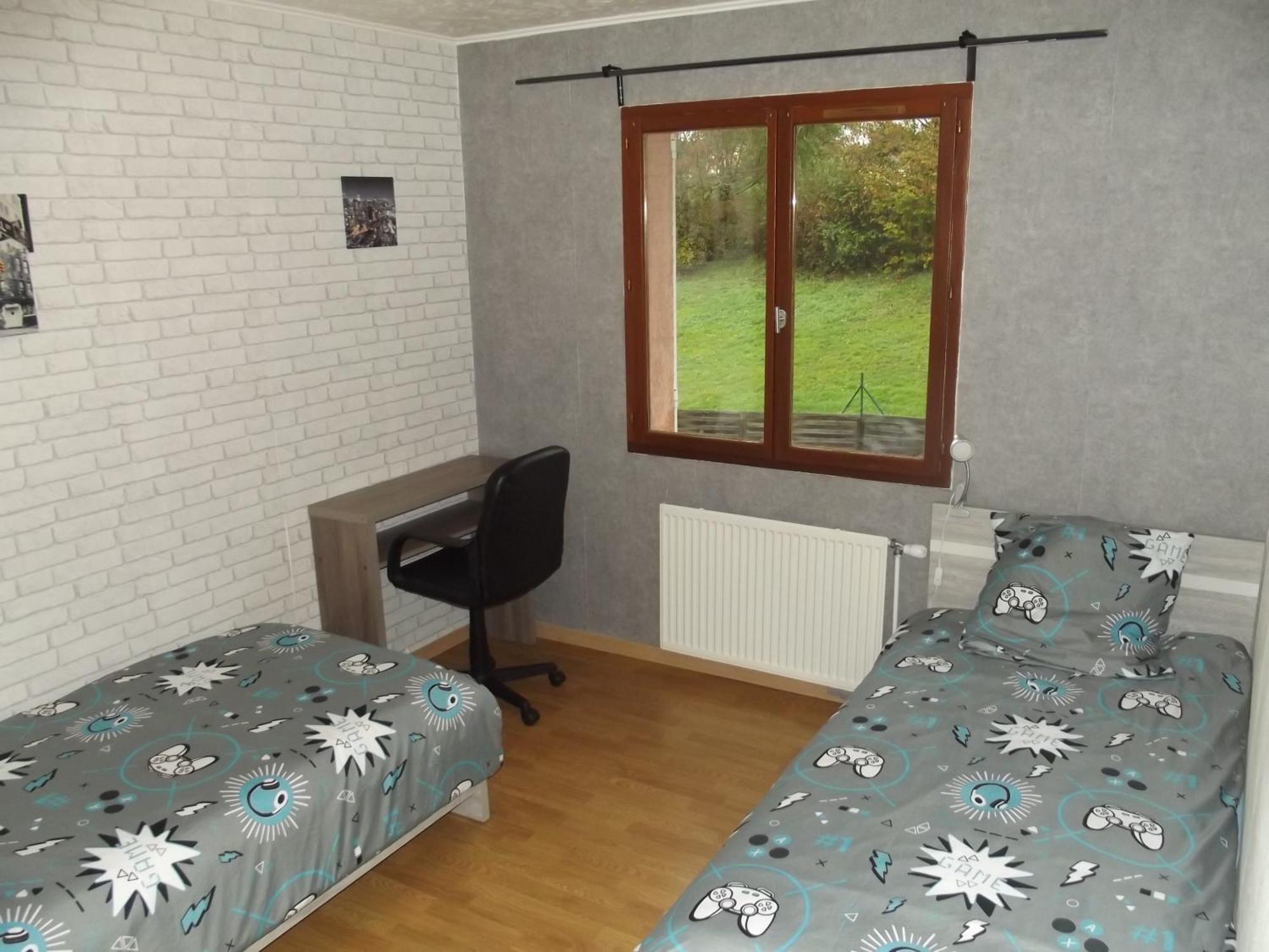 Grand Avec Cheminee Dans Maison, Parking Gratuit Appartamento *