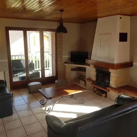 Grand Appartement Avec Cheminee Dans Maison, Parking Gratuit Mionnay Buitenkant foto