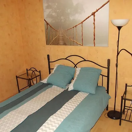 Grand Appartement Avec Cheminee Dans Maison, Parking Gratuit Mionnay Buitenkant foto