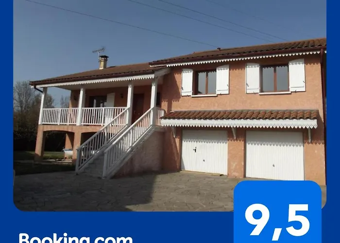 Grand Appartement Avec Cheminee Dans Maison, Parking Gratuit