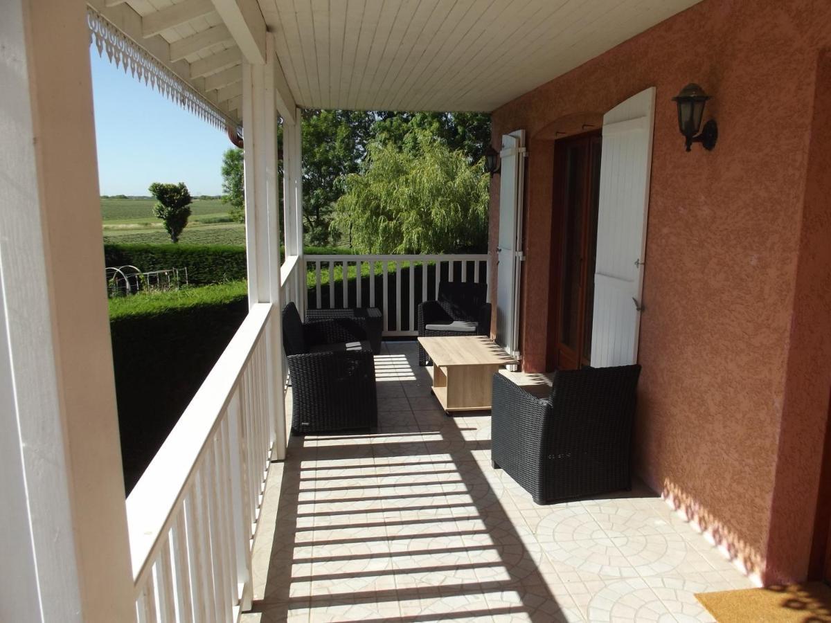 Apartment Grand Avec Cheminee Dans Maison, Parking Gratuit