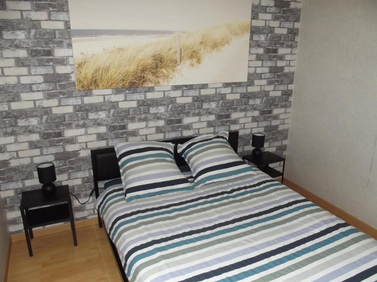 Grand Avec Cheminee Dans Maison, Parking Gratuit