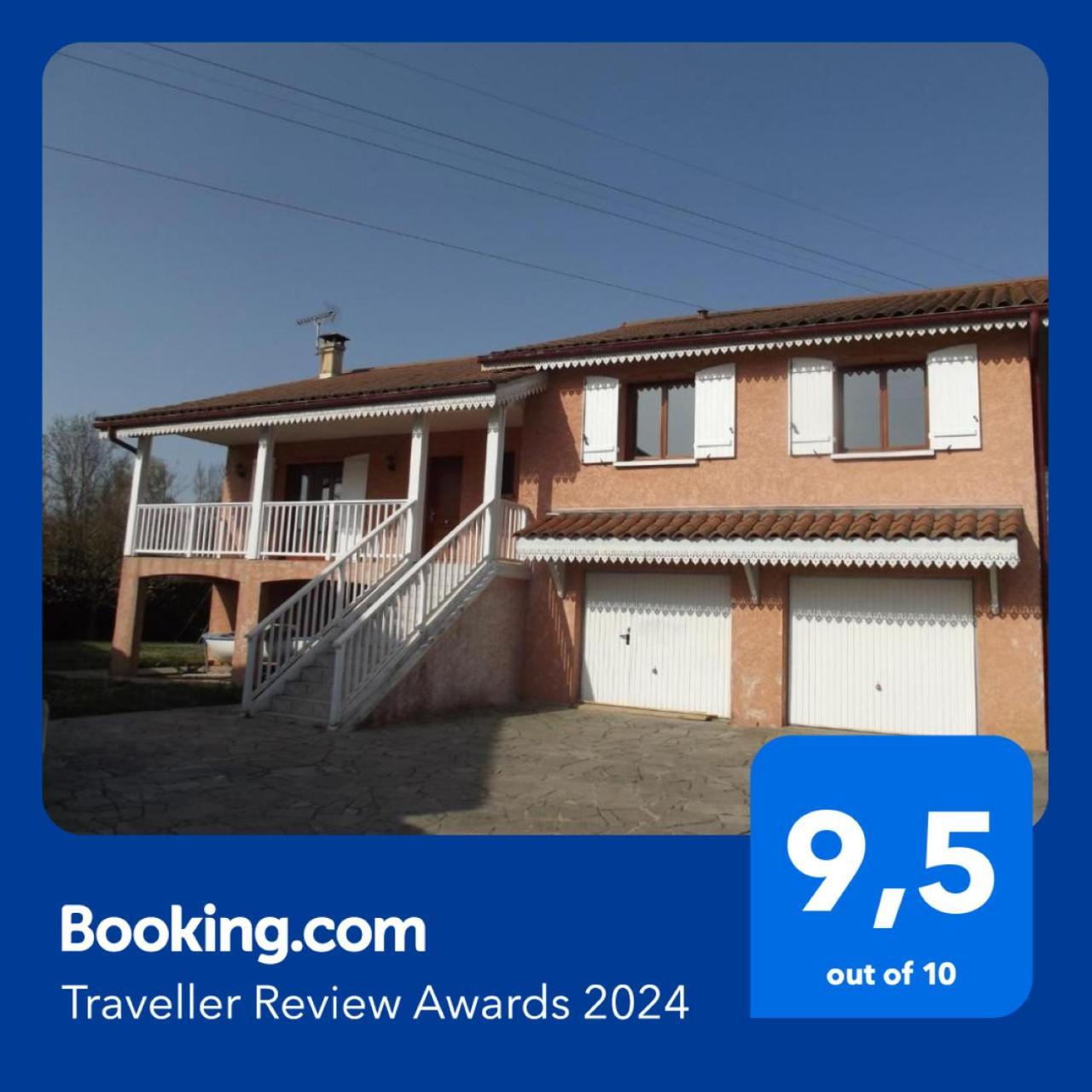 Apartment Grand Avec Cheminee Dans Maison, Parking Gratuit Mionnay
